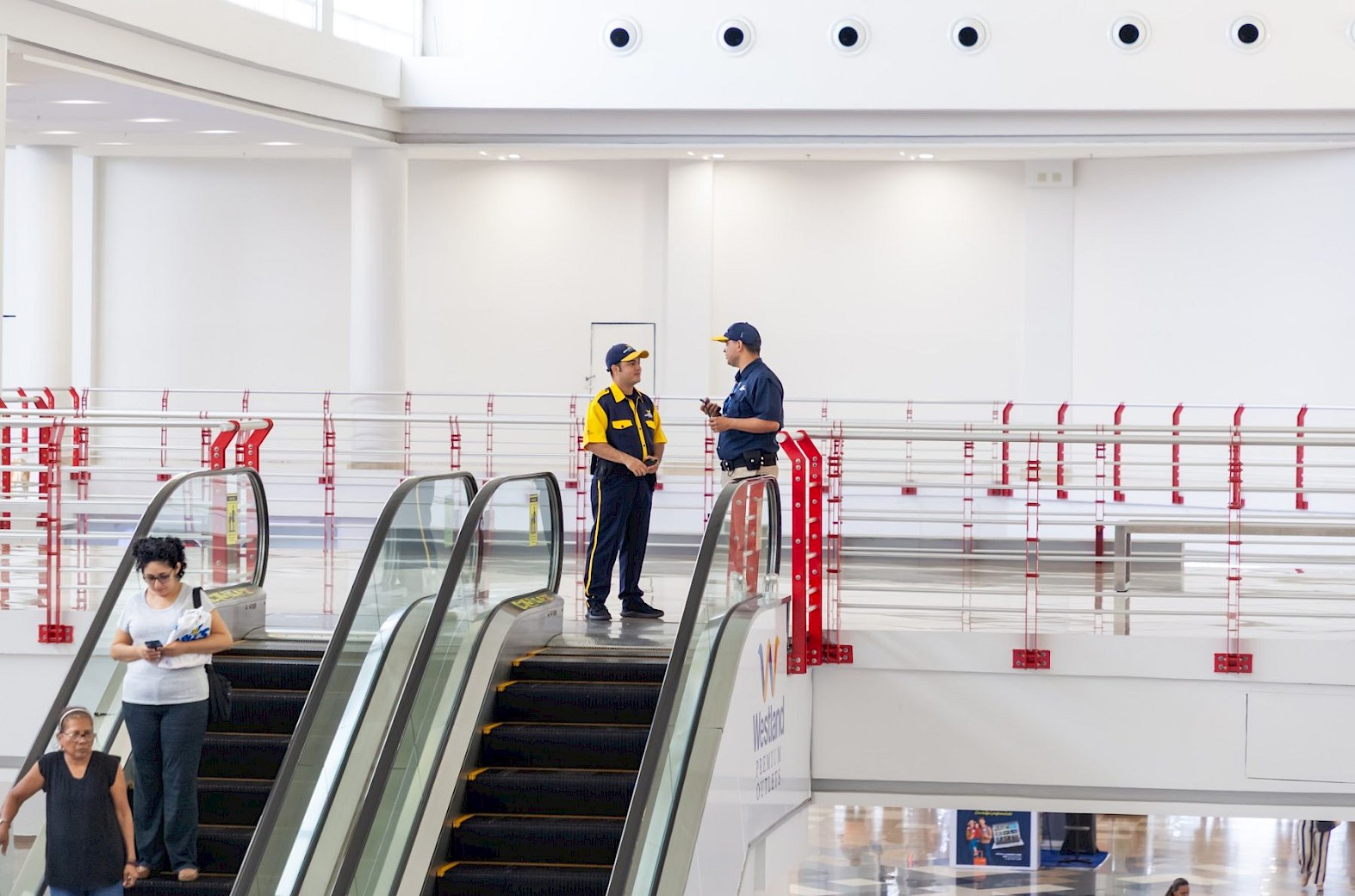 Supervisi&oacute;n de agentes de ASUSA en Westland Mall