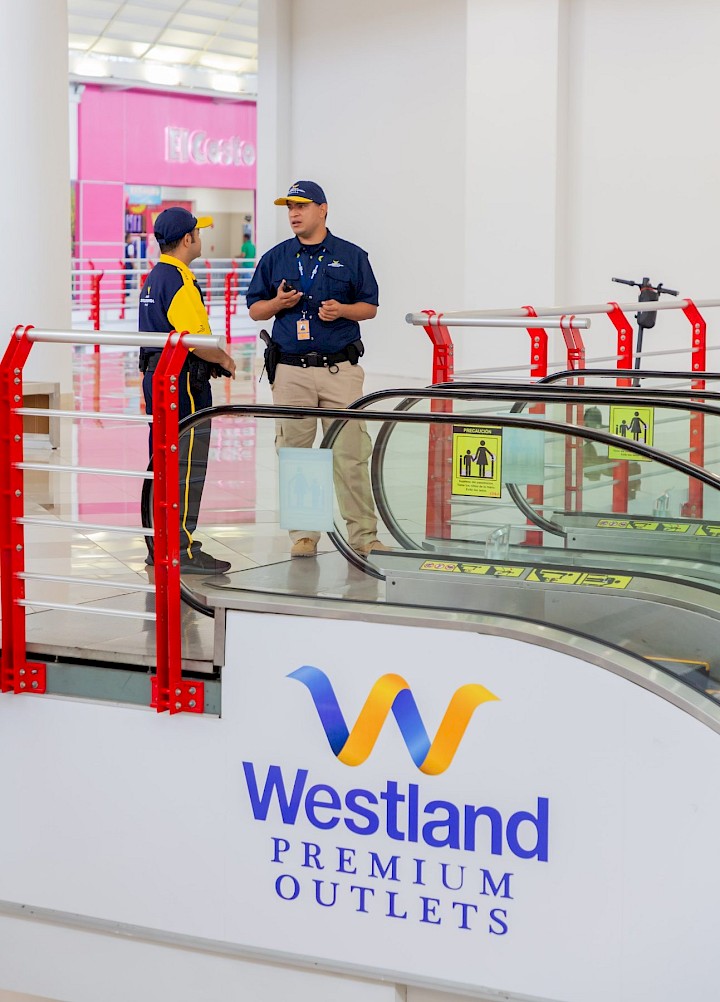 Agentes de ASUSA en Westland Mall
